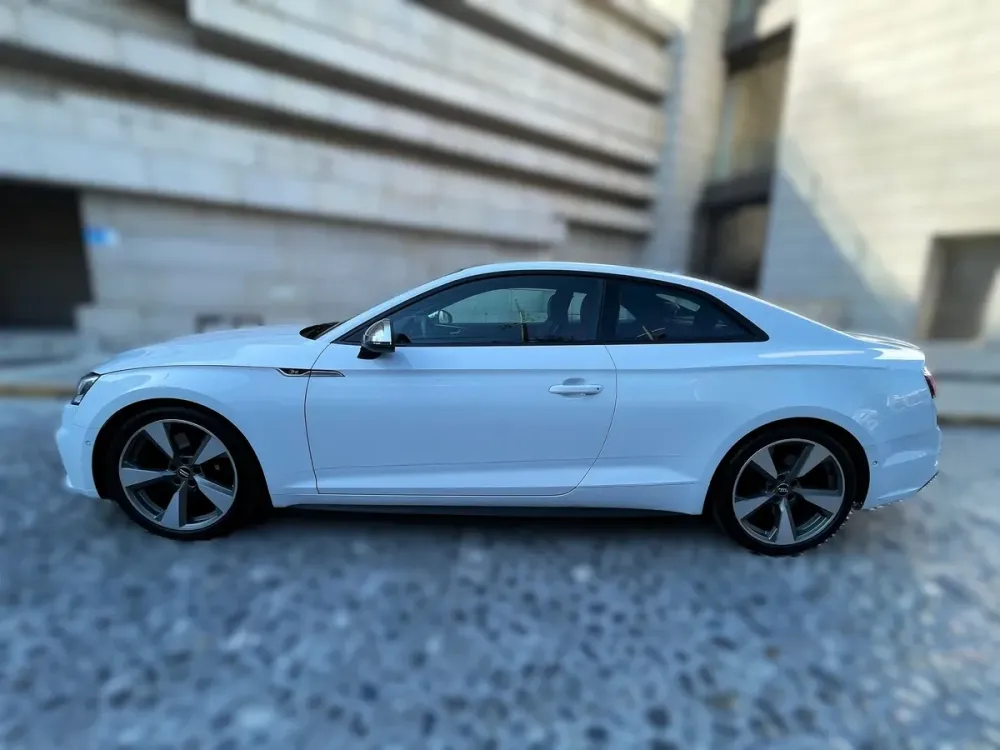 Fotografía en tamaño completo